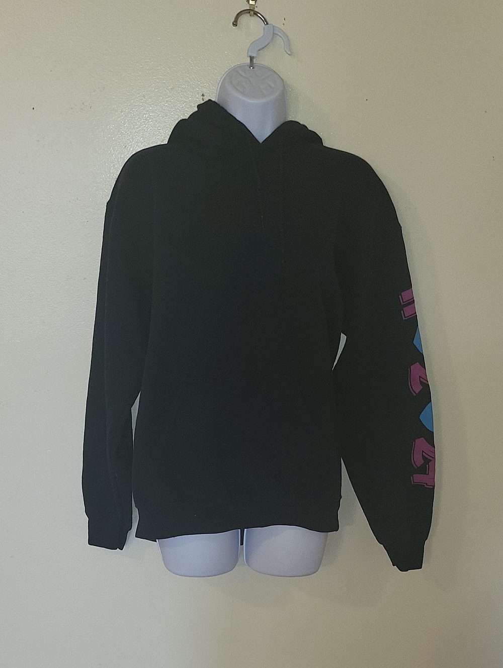 Gildan Black Heavy Blend Stretchy Hoodie with Subtle Pink and Blue Detailing